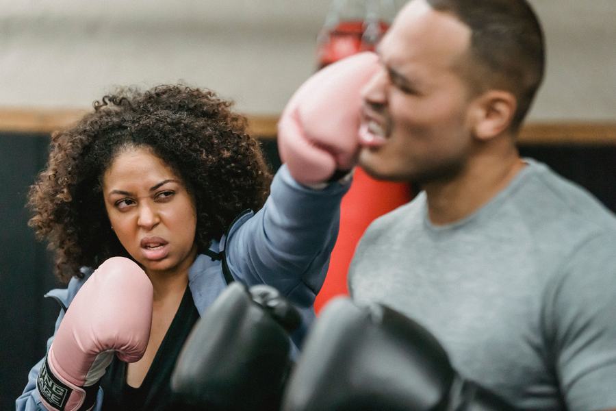 Personal Training Boxen in Köln, Trainerin mit Schülerin